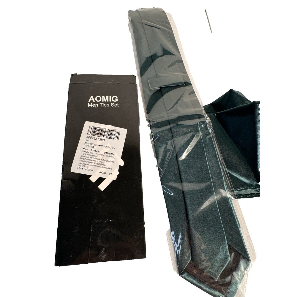 Men's Green Tie and Pocket Squre New in Package